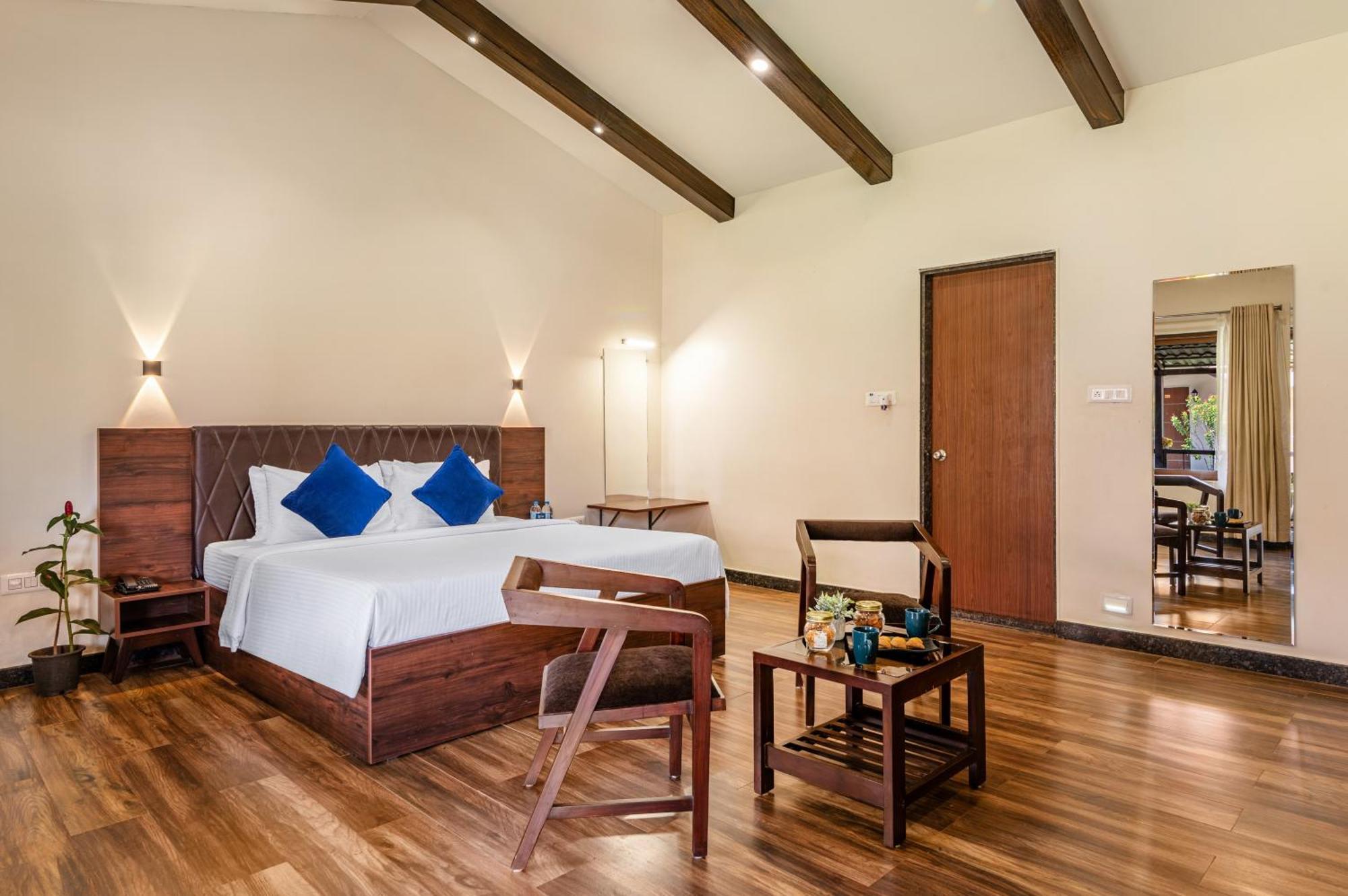 Hotel Sterling Banashree Badami Exterior foto