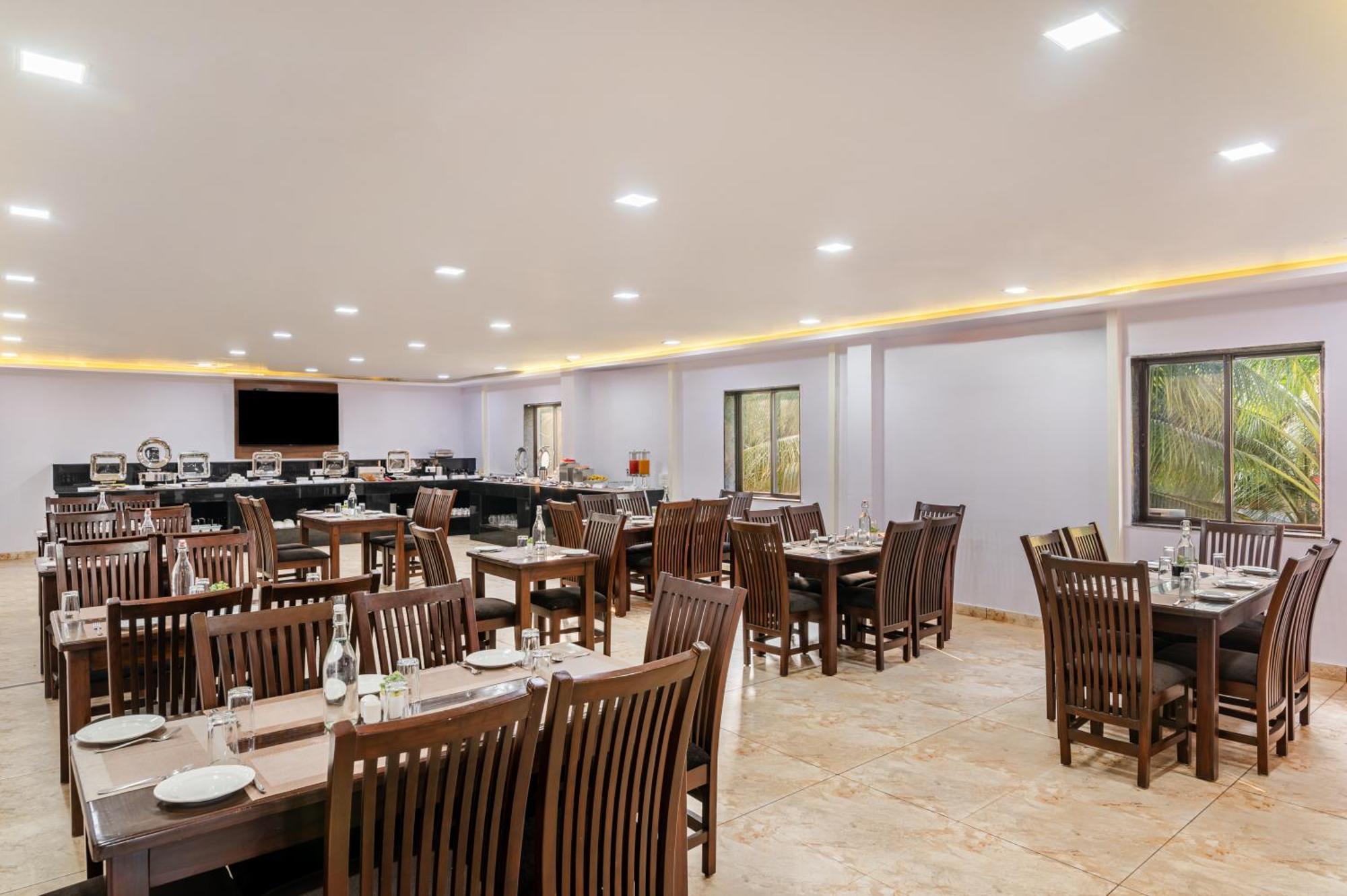 Hotel Sterling Banashree Badami Exterior foto