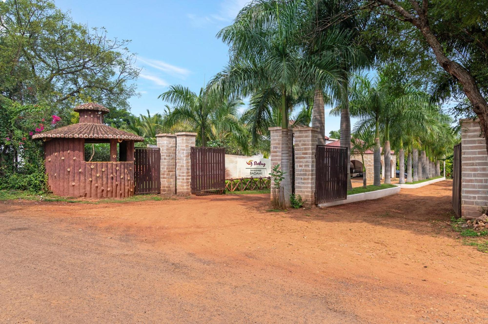 Hotel Sterling Banashree Badami Exterior foto