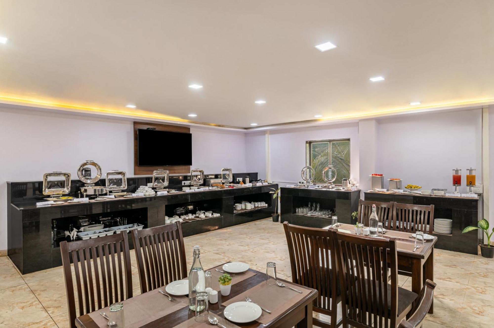 Hotel Sterling Banashree Badami Exterior foto